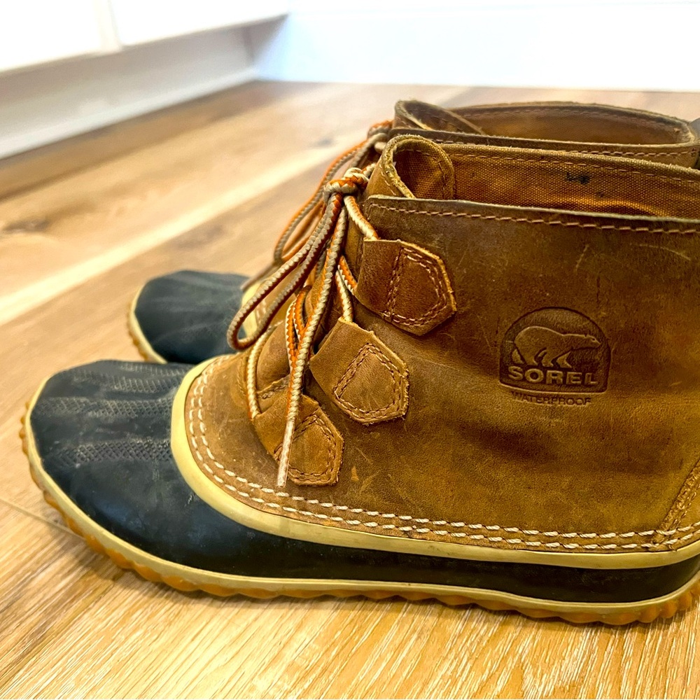 Sorel Leather waterproof duck boots - size 7.5